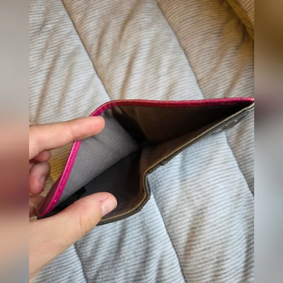 Fossil Pink Leather Wallet - Picture 2 of 4